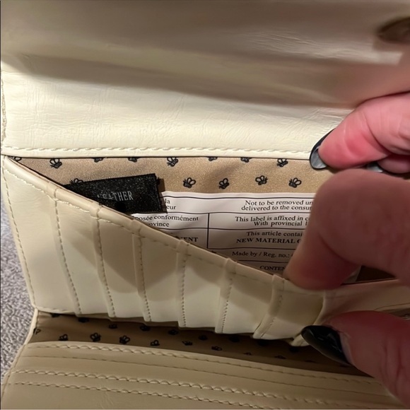 Winnie the Pooh Cream Clutch Wallet Loungefly & Disney Hard Tag VERY RARE - Picture 8 of 16